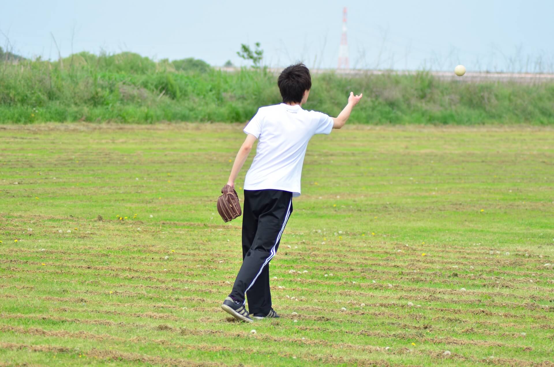 ソフトボール投げで使いたい 遠投の距離を伸ばすためのトレーニングとは 調整さん