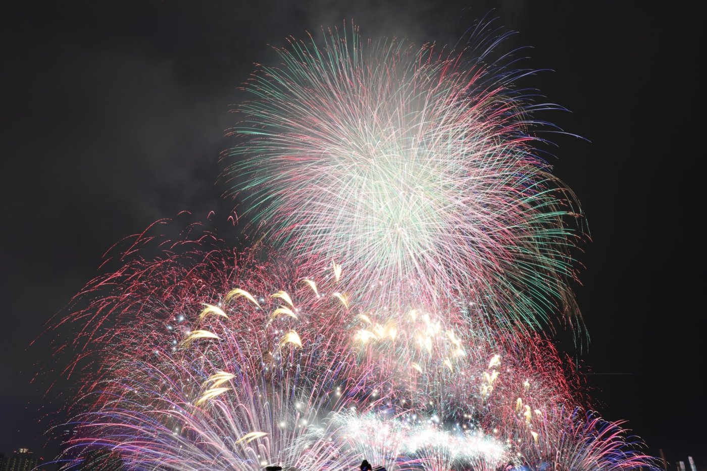 浪速っ子が酔いしれる花火大会とは?大阪花火大会物語! 浪速っ子が酔いしれる花火大会とは?大阪花火大会物語!