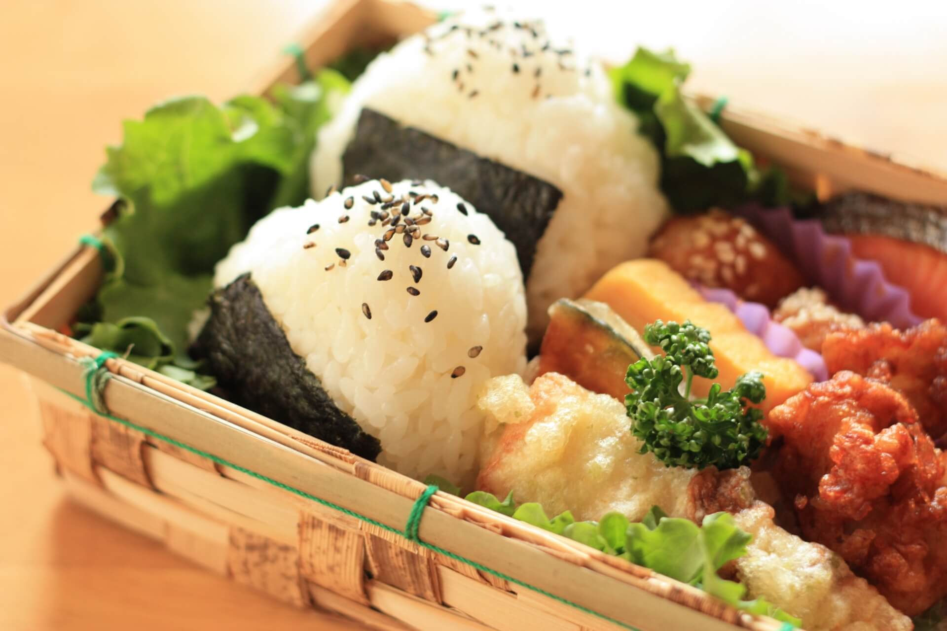 キモカワ こびとづかん のピクニックお弁当 調整さん